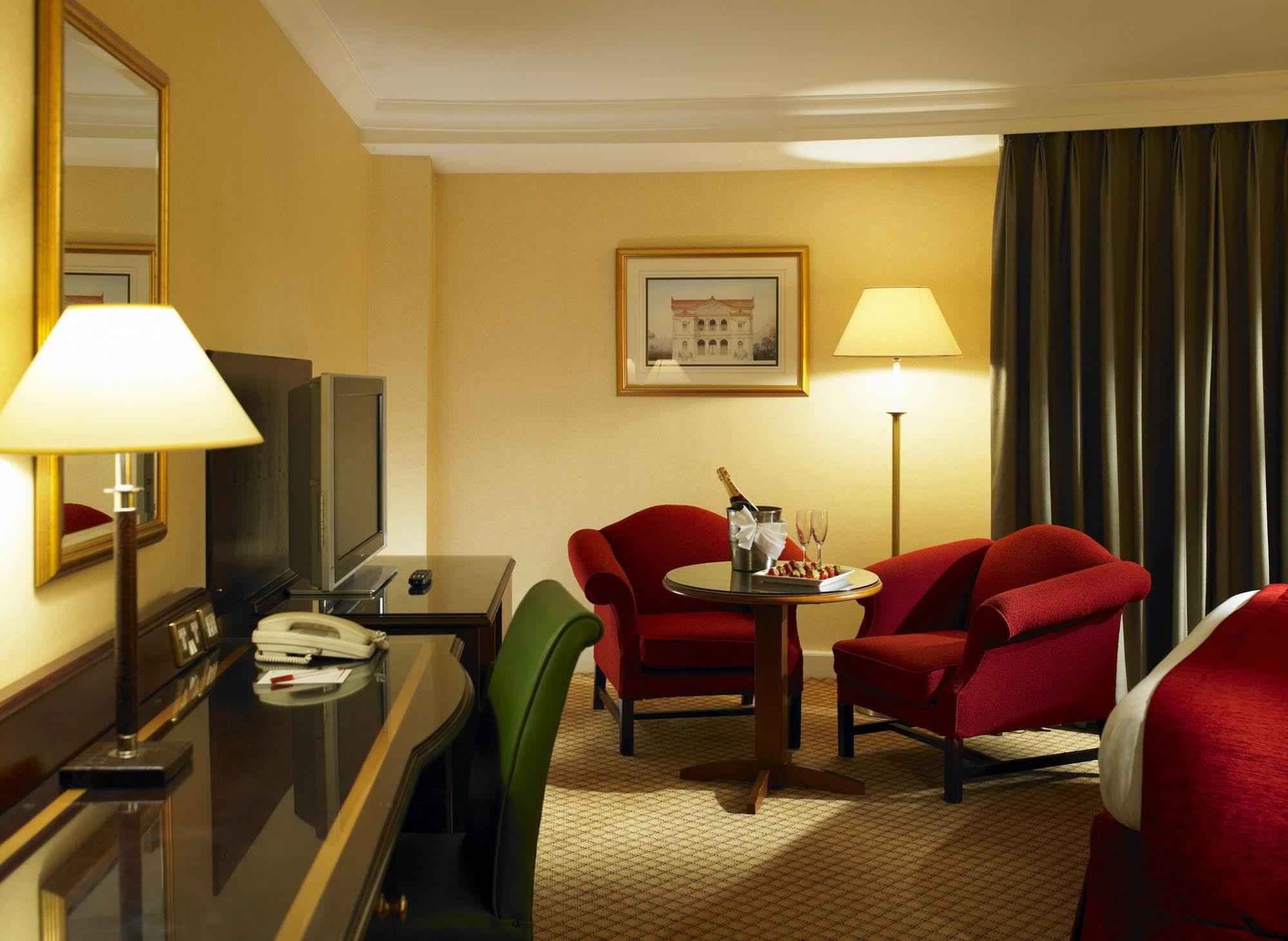 Delta By Marriott Centre Hotel 4*